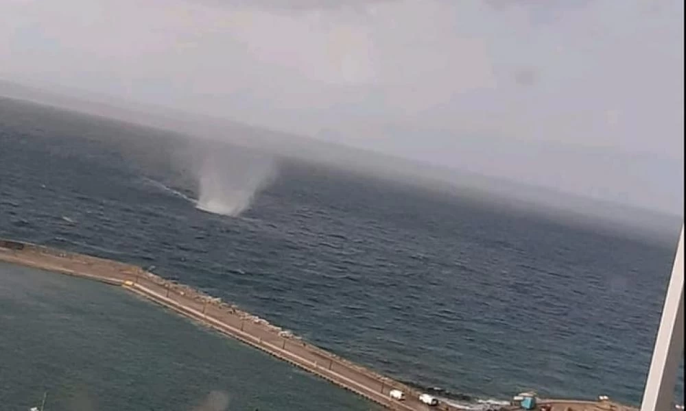 Λέσβος: Υδροστρόβιλος μια ανάσα από τα σπίτια στο Πλωμάρι